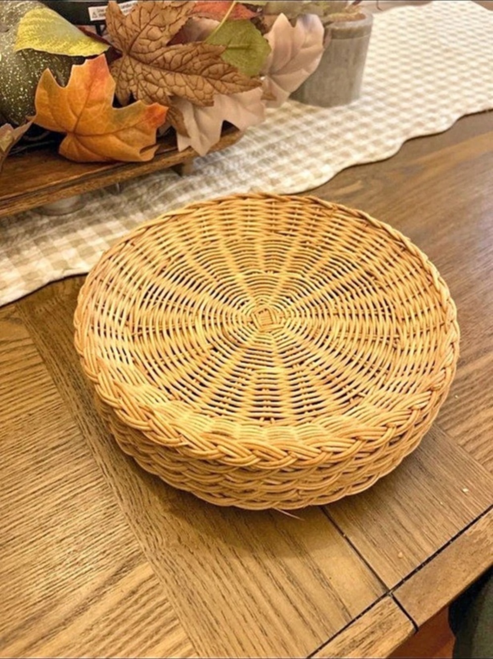 Vintage wicker plate holder